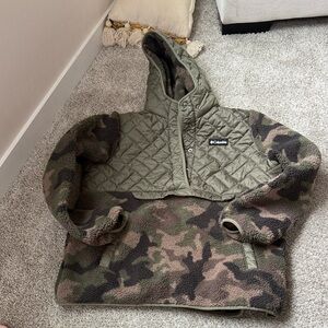 Columbia Quilted Camouflage pullover jacket XL